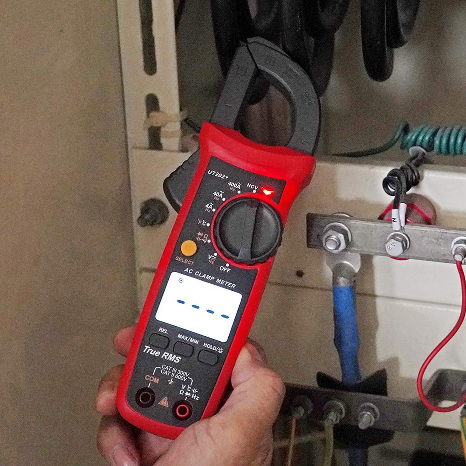 UT202+ Portable Multimeter Automatic Range True RMS Clamp Meter With LCD Display
