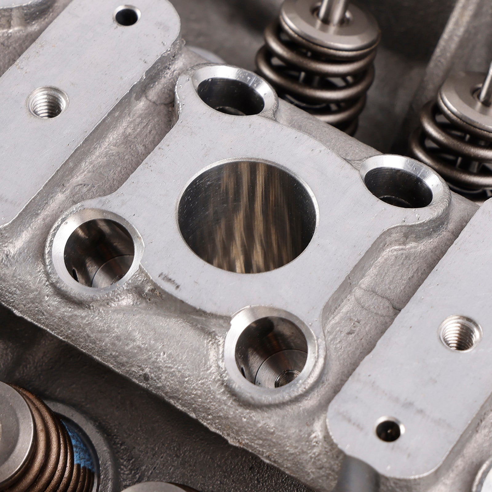 Audi CYAA CJZ CJZA CJZB CJZC CJZD CYV CYVA CYVB CYVC CYVD Cylinder Head Valves 1.2 TSI EA211 04E103064L