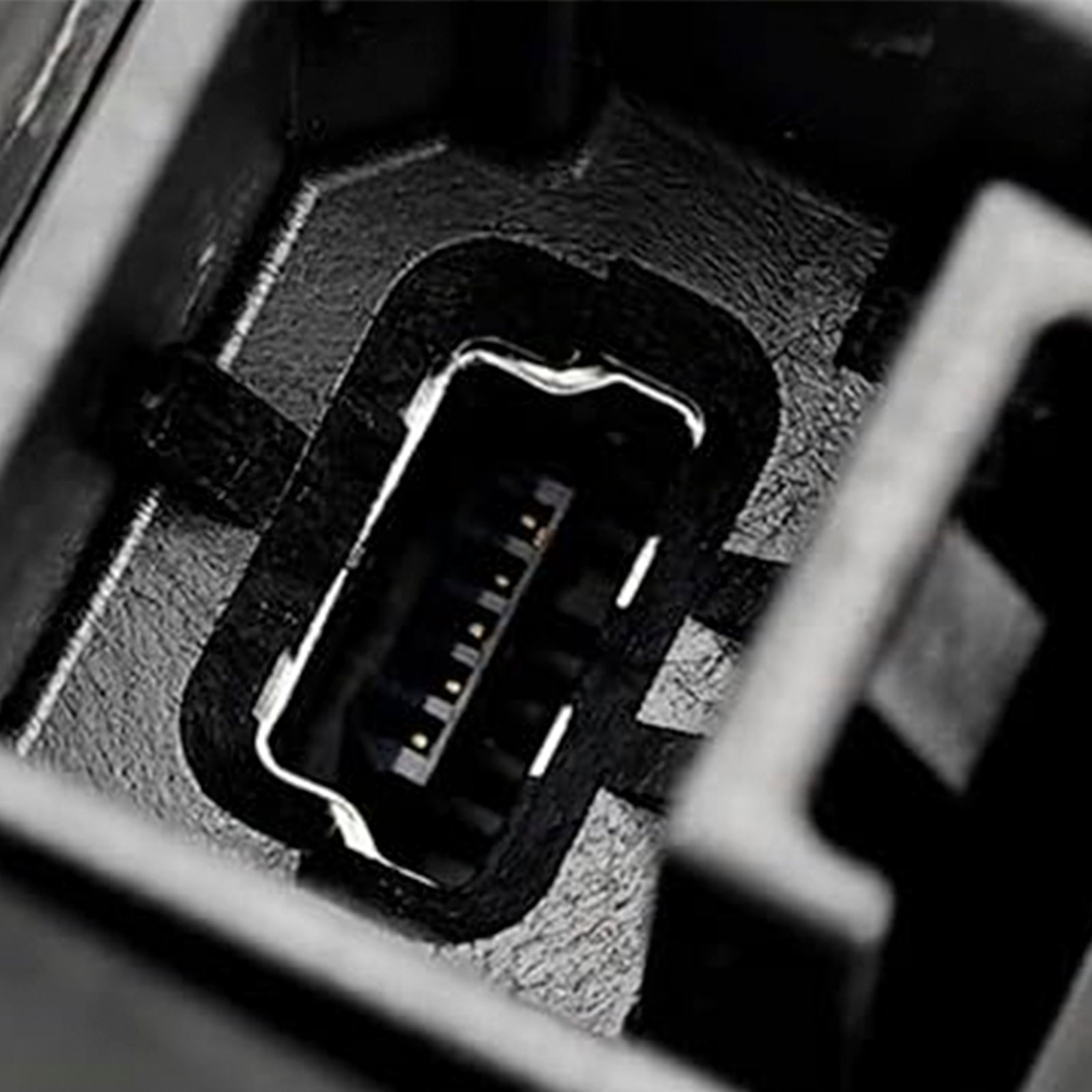 2011-2014 Chrysler 300 Bluetooth Module 68209685AB 04787618AA 68158126AC