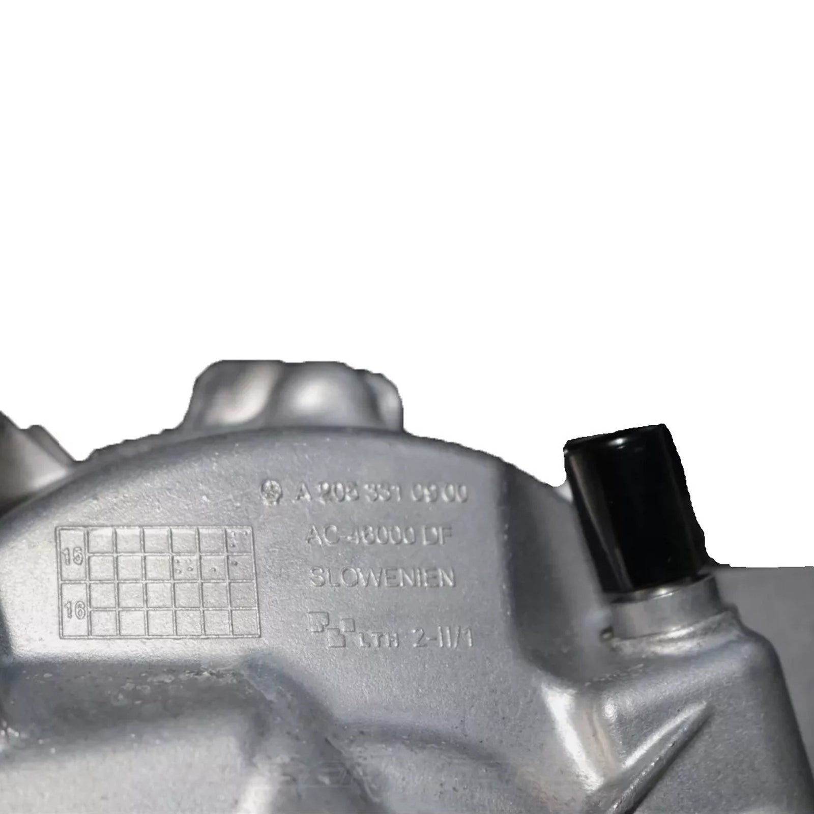 2016-2019 Mercedes-Benz GLC 300 4Matic, Base 2.0L L4 - Gas Front Differential Axle Carrier 2053304107 A2053306700